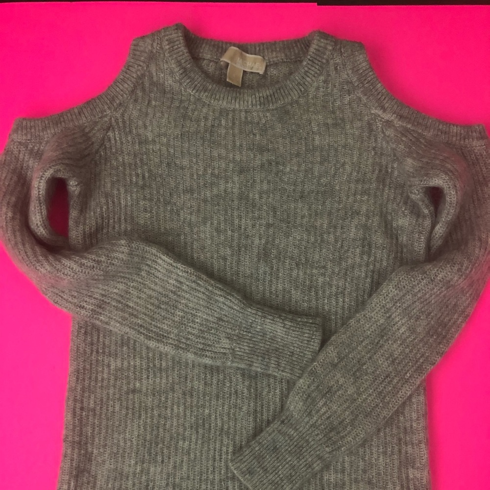 Michael Kors cold shoulders sweater 🛍